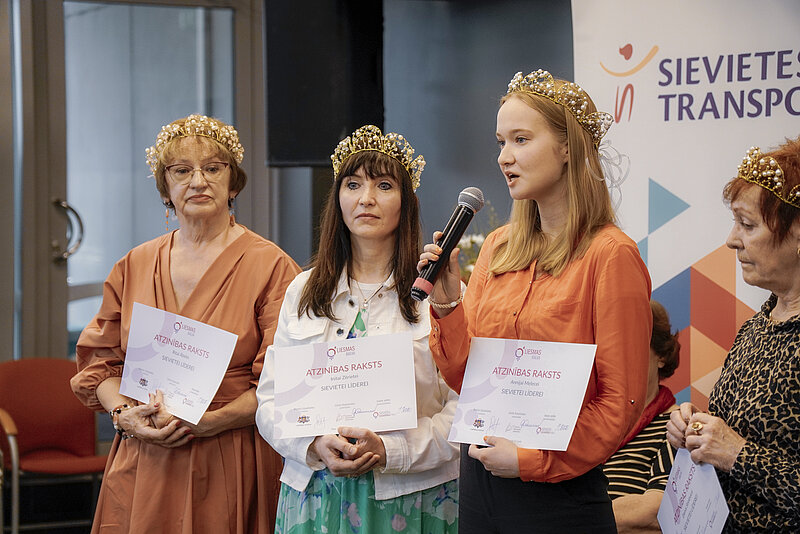 LU SP saņem atzinības rakstu par menstruālās higiēnas produktu pieejamības pasākumiem Latvijas Universitātē!